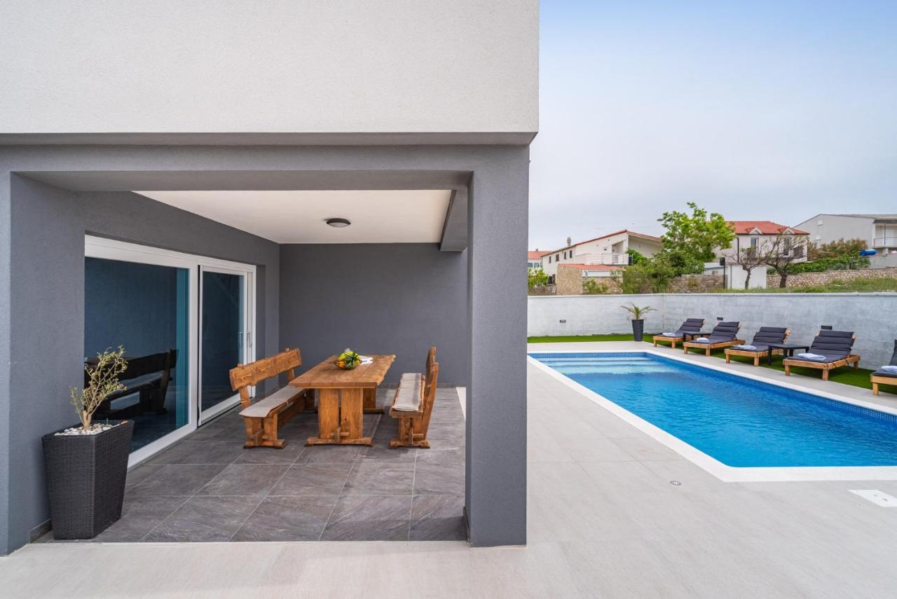 Luxury Villa Noemi Ražanac Buitenkant foto