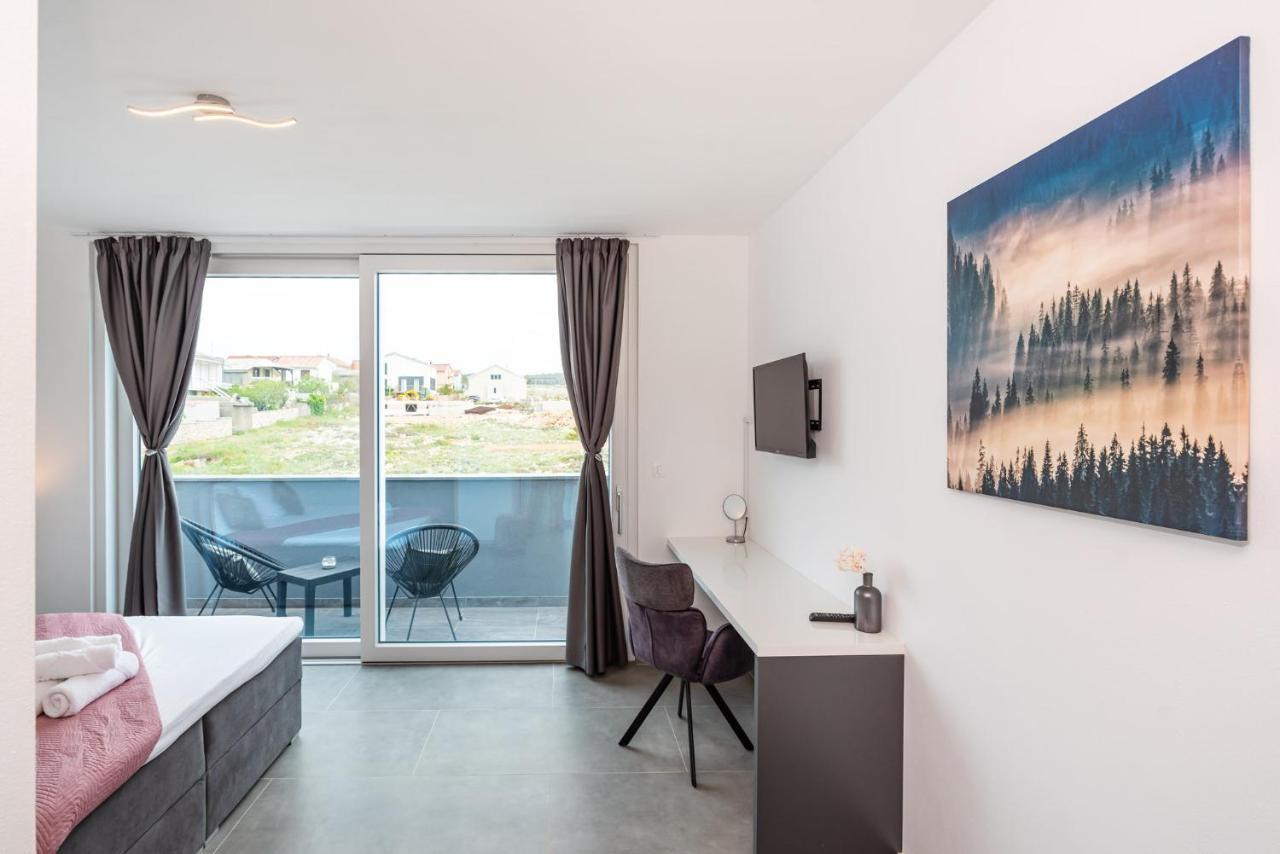 Luxury Villa Noemi Ražanac Buitenkant foto
