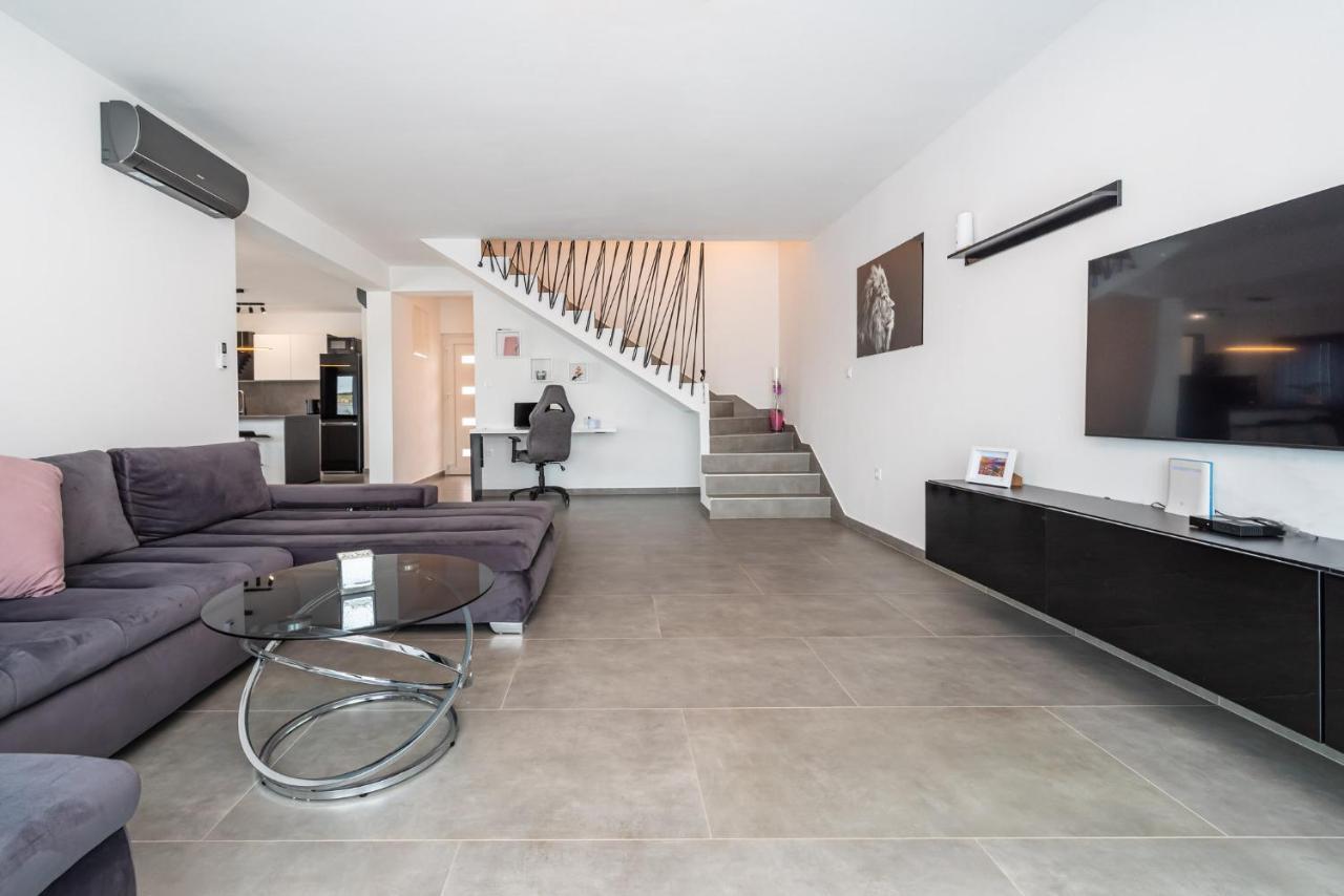 Luxury Villa Noemi Ražanac Buitenkant foto