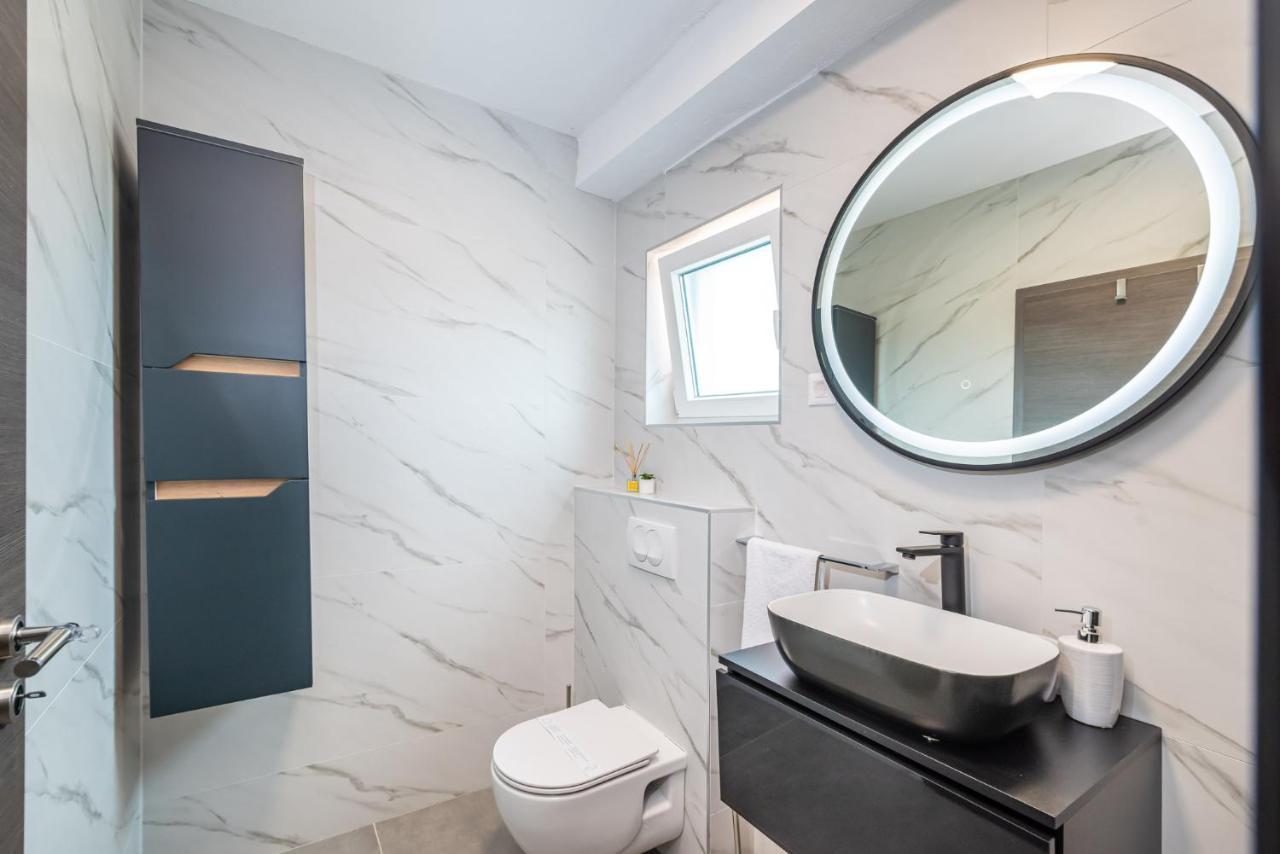 Luxury Villa Noemi Ražanac Buitenkant foto