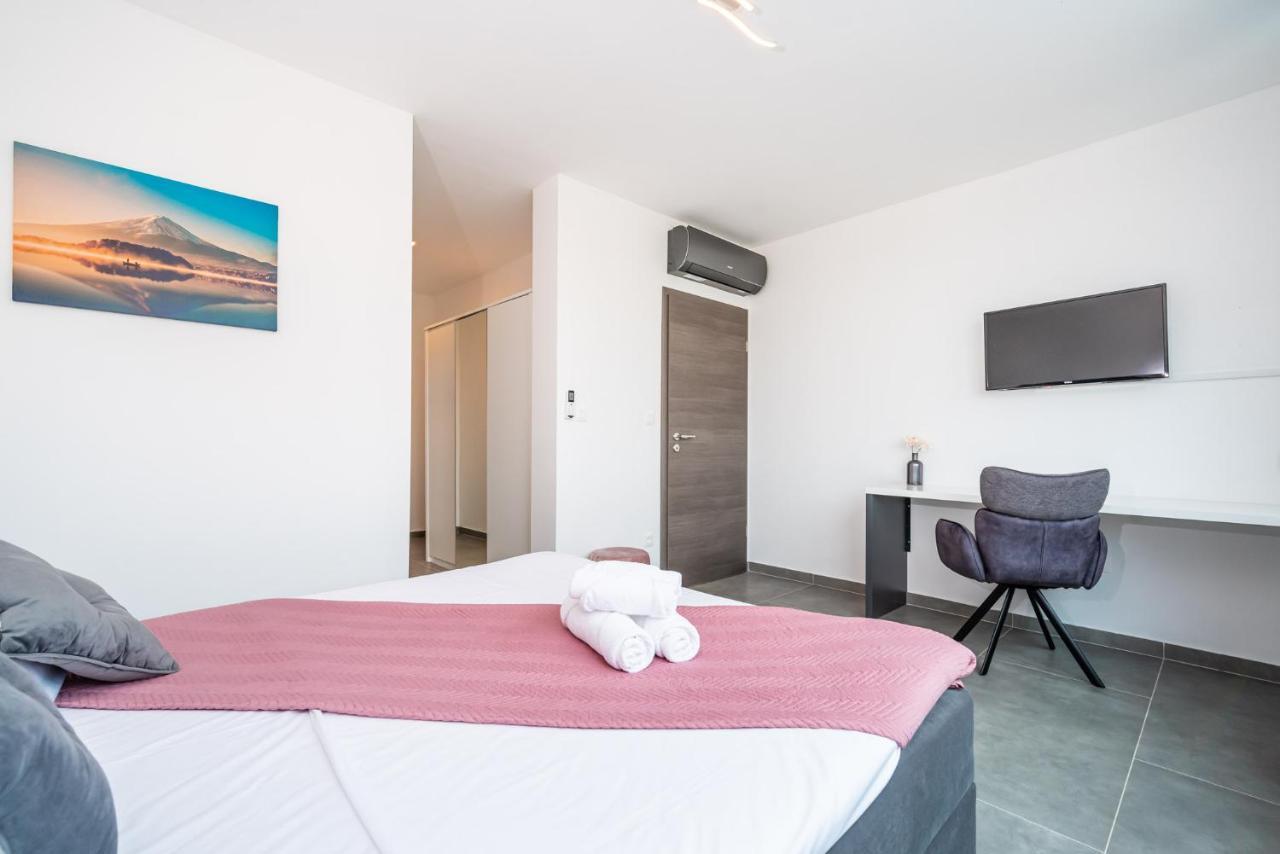 Luxury Villa Noemi Ražanac Buitenkant foto