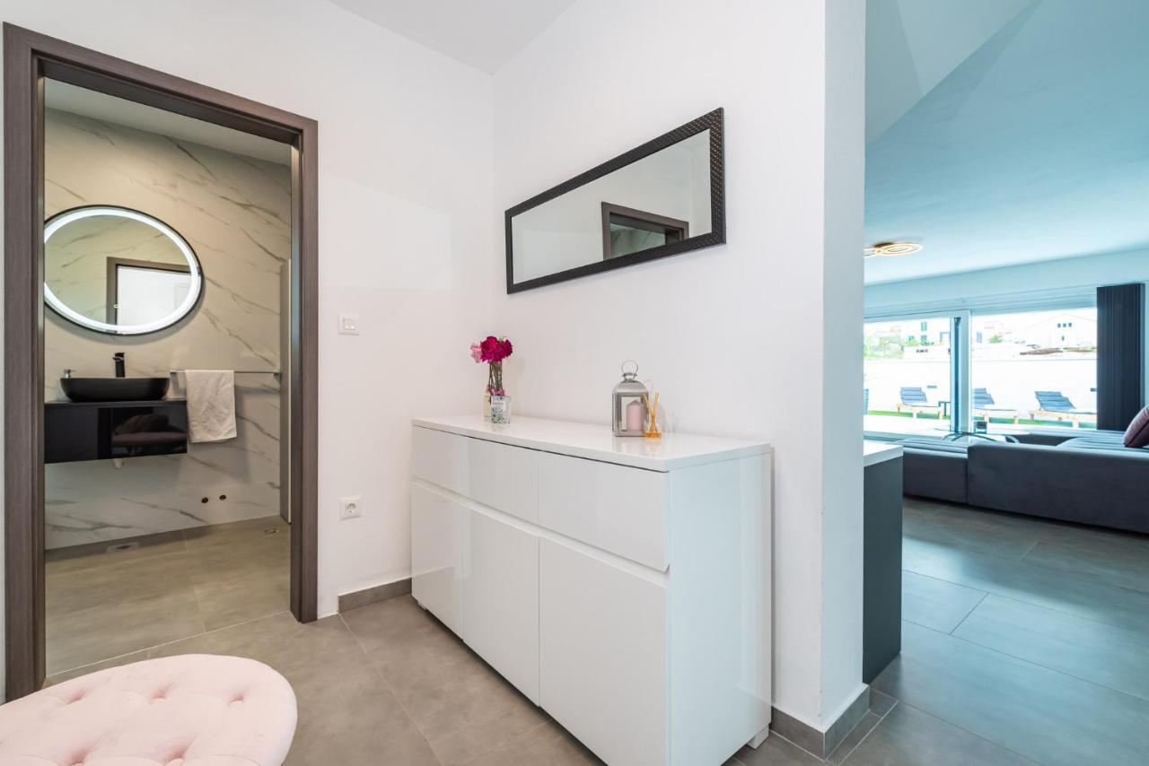 Luxury Villa Noemi Ražanac Buitenkant foto
