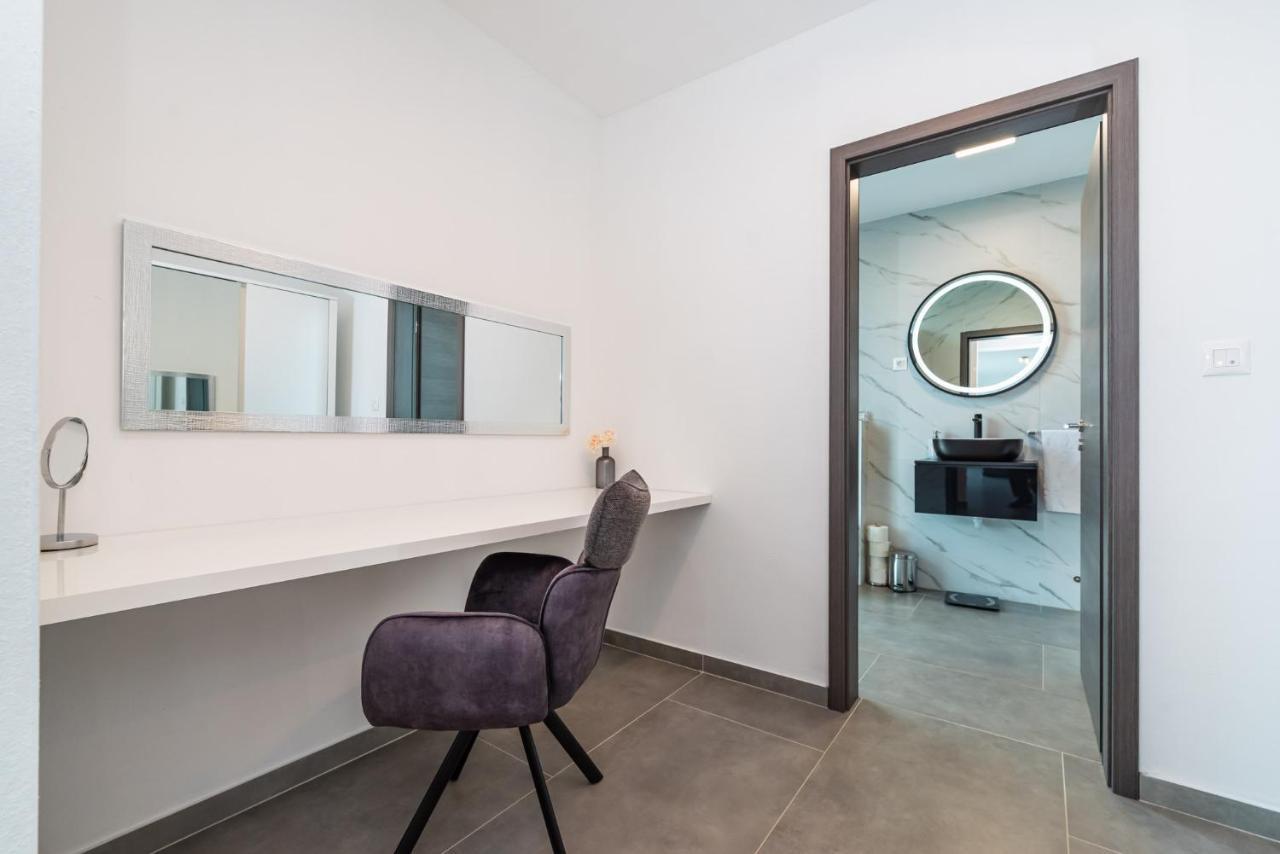 Luxury Villa Noemi Ražanac Buitenkant foto