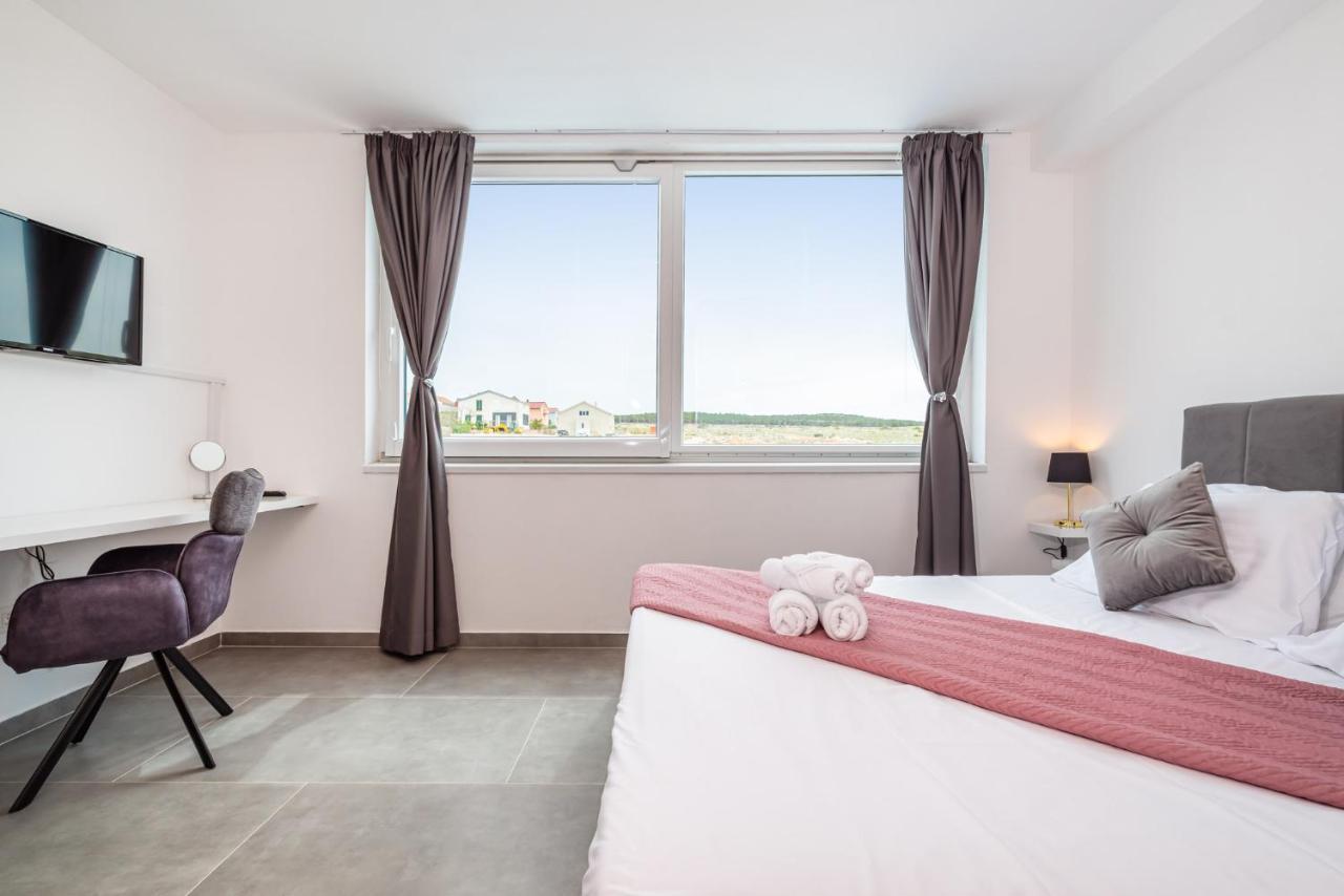 Luxury Villa Noemi Ražanac Buitenkant foto