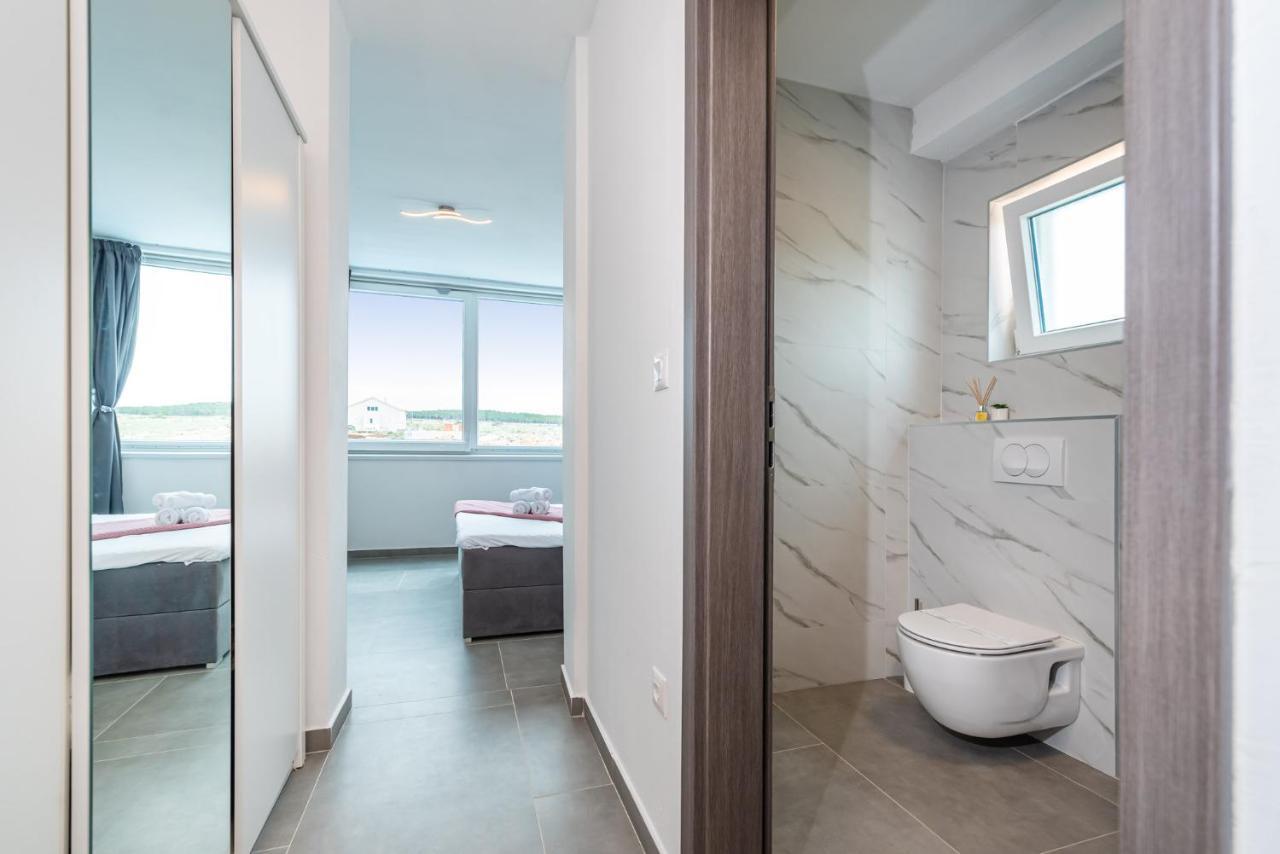 Luxury Villa Noemi Ražanac Buitenkant foto