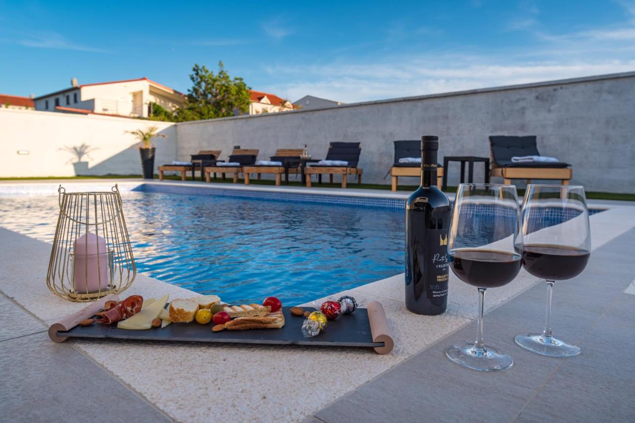 Luxury Villa Noemi Ražanac Buitenkant foto