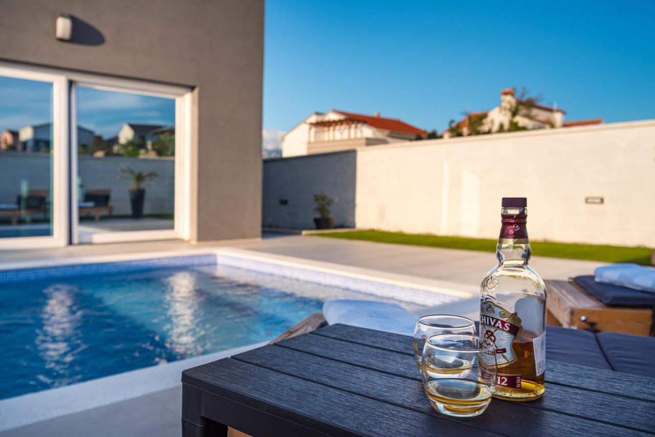 Luxury Villa Noemi Ražanac Buitenkant foto