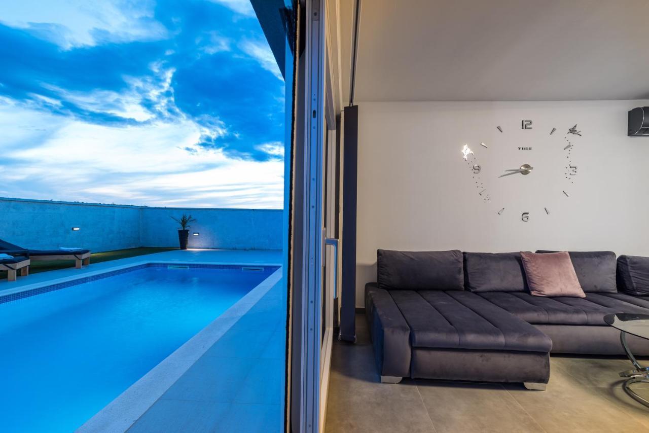 Luxury Villa Noemi Ražanac Buitenkant foto