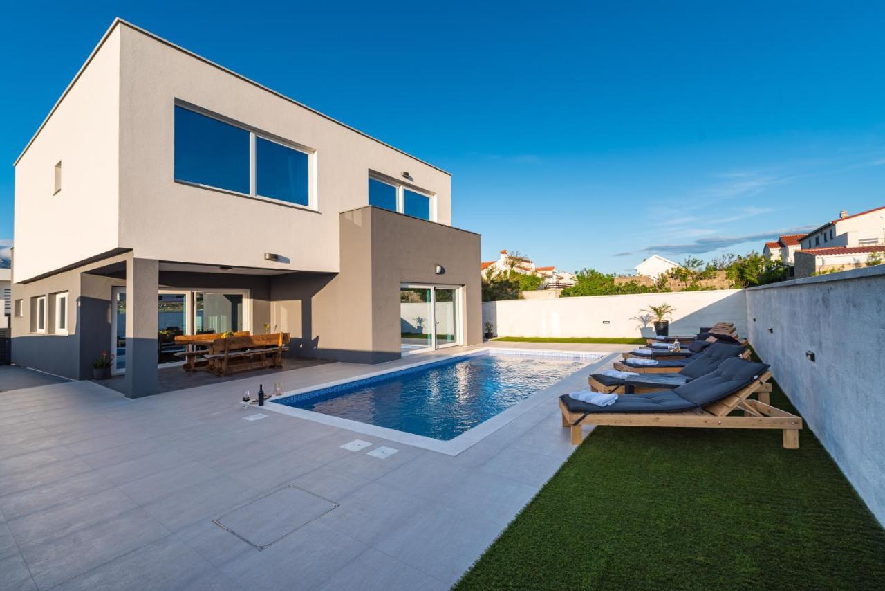 Luxury Villa Noemi Ražanac Buitenkant foto