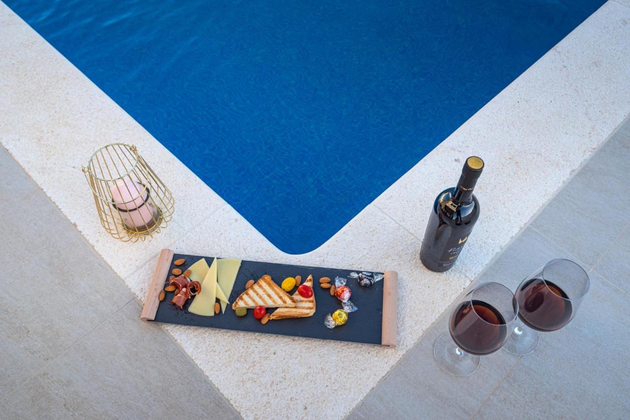 Luxury Villa Noemi Ražanac Buitenkant foto