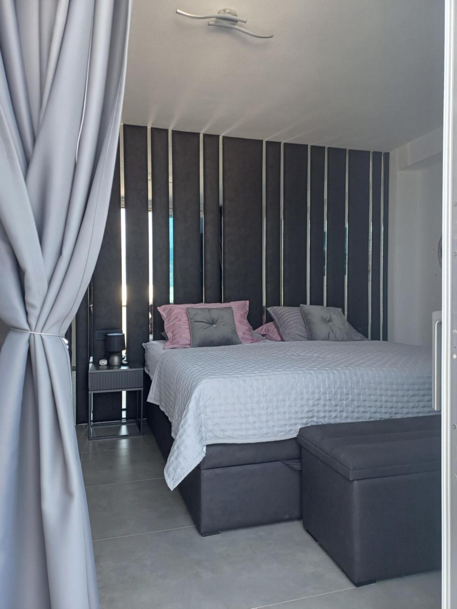 Luxury Villa Noemi Ražanac Buitenkant foto